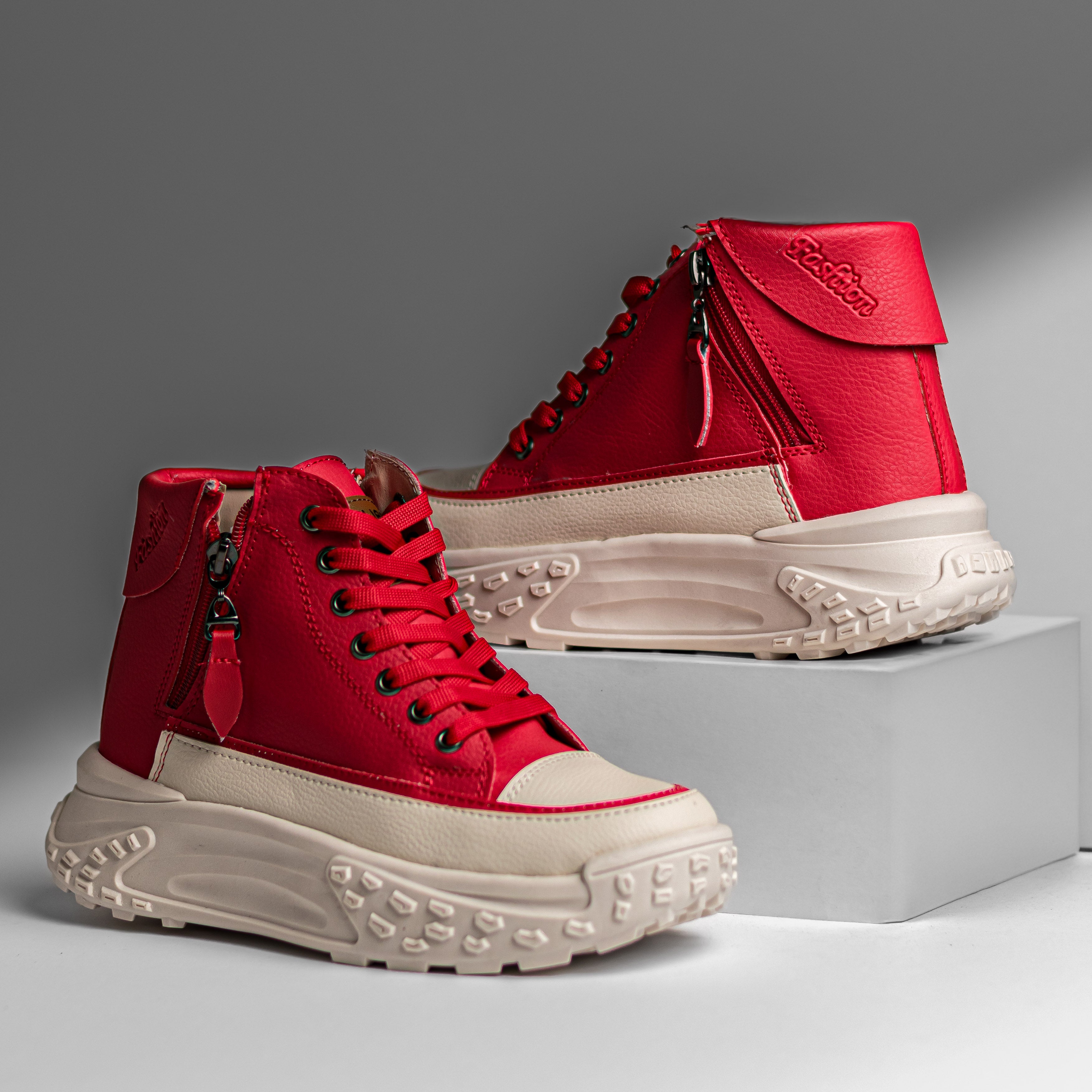 OU XING URBAN: Lluvia afuera. Estilo intacto.